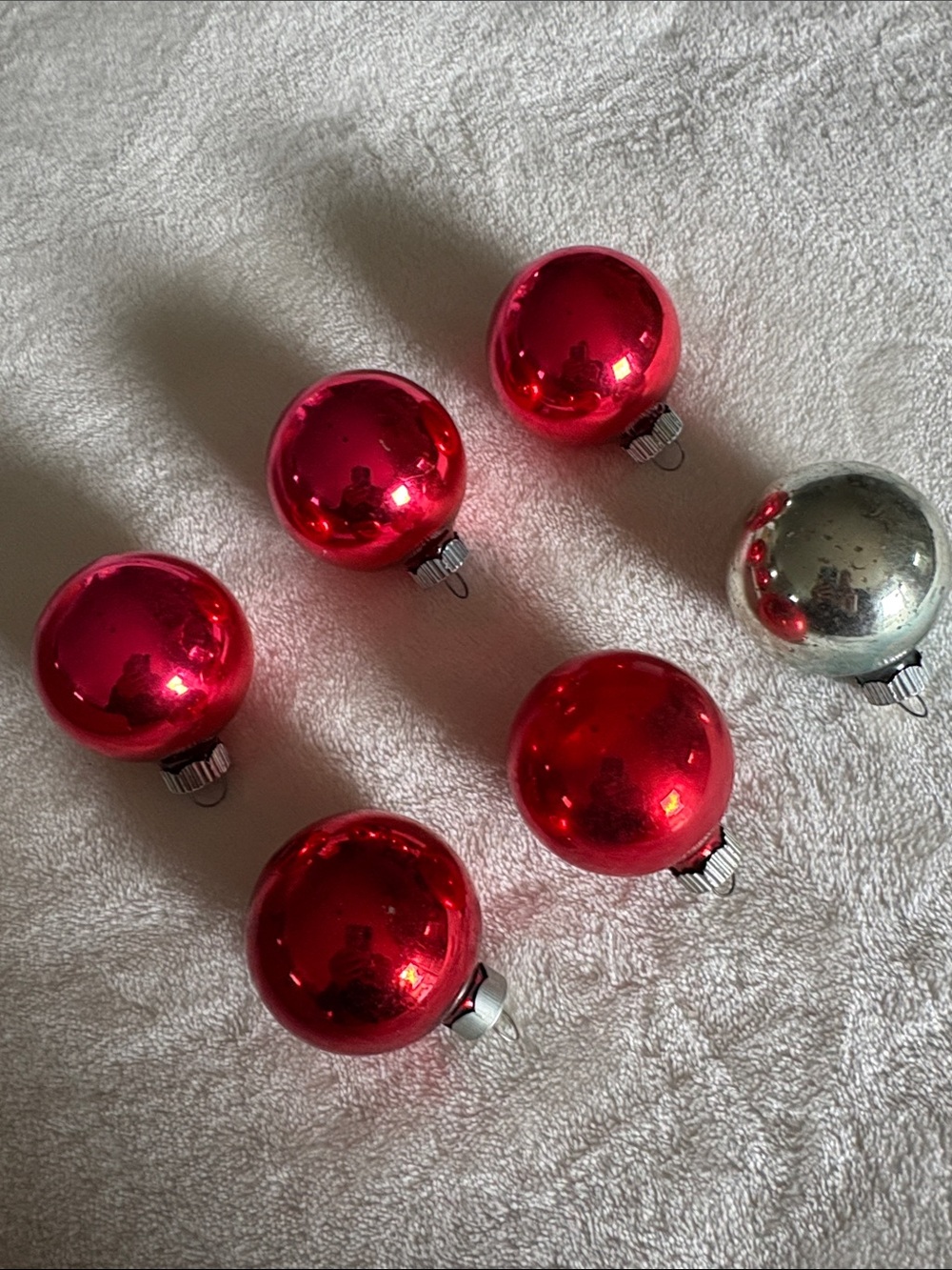 12 Vintage Shiny Brite 2” Christmas Glass Ornaments Red Pink Silver - Picture 10 of 12